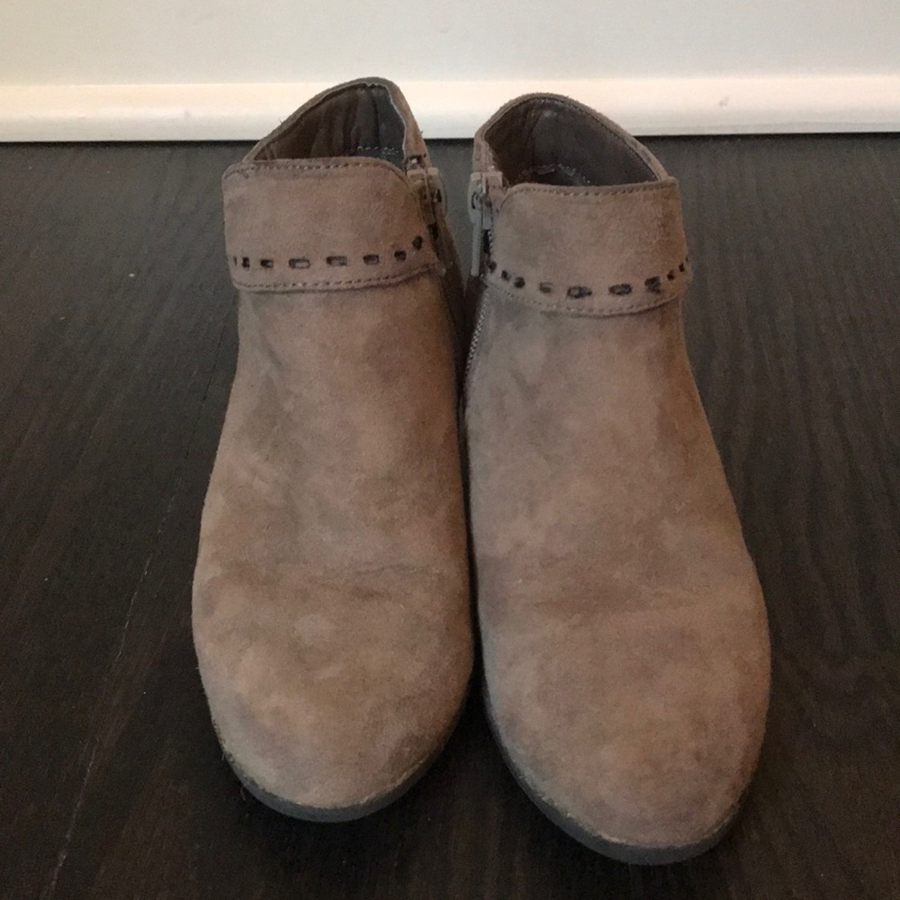 Little girl boots with a heel.. good condition.